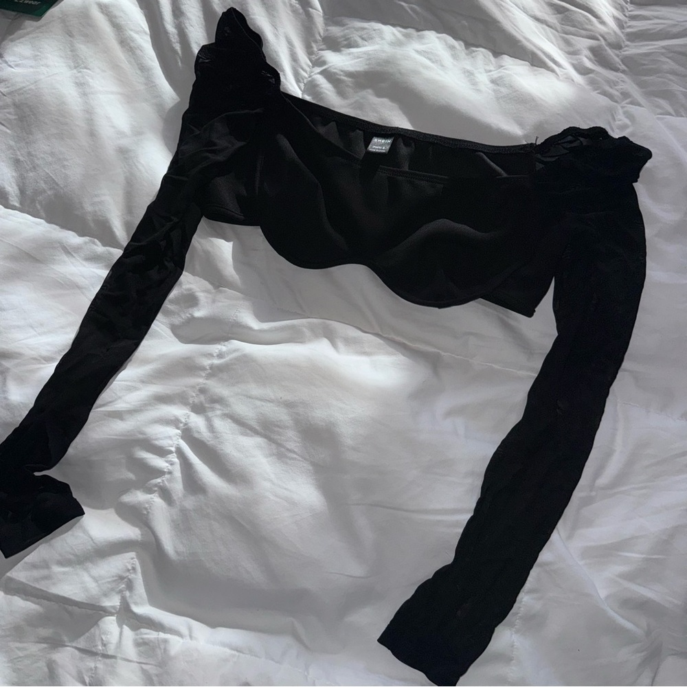Black cropped long sleeve
